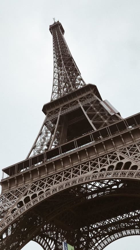 Place Eiffel Tower