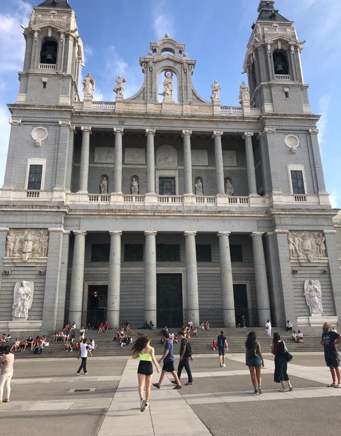 Lugar Almudena Cathedral