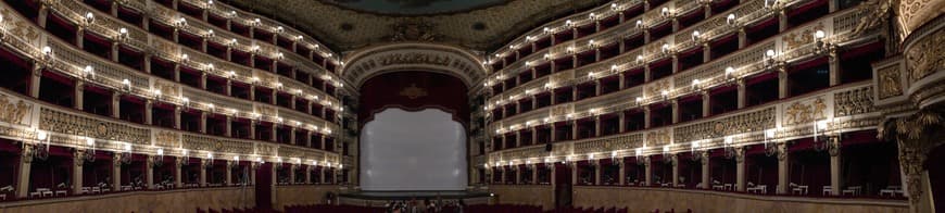 Place Teatro San Carlo