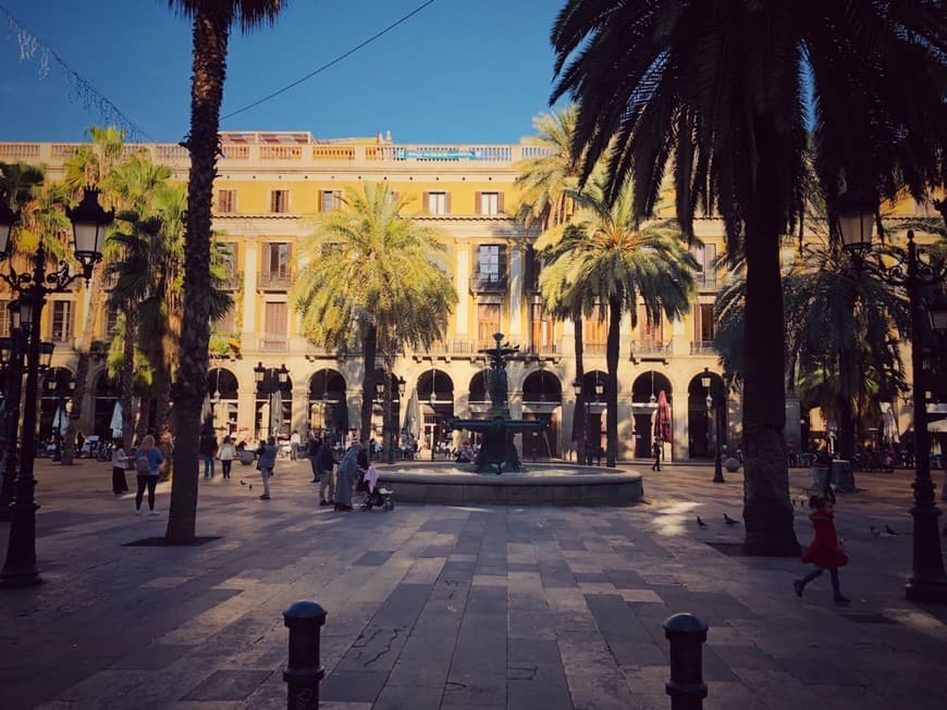 Place Plaça Reial