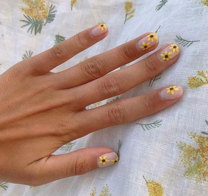 Moda Flowers nails