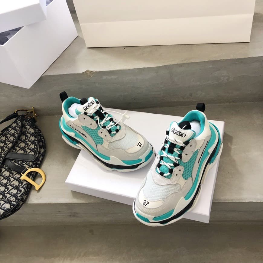 Fashion Balenciaga Triple S.