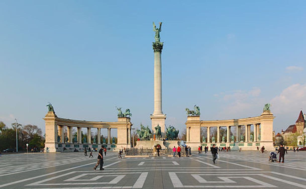 Lugar Plaza de los Héroes