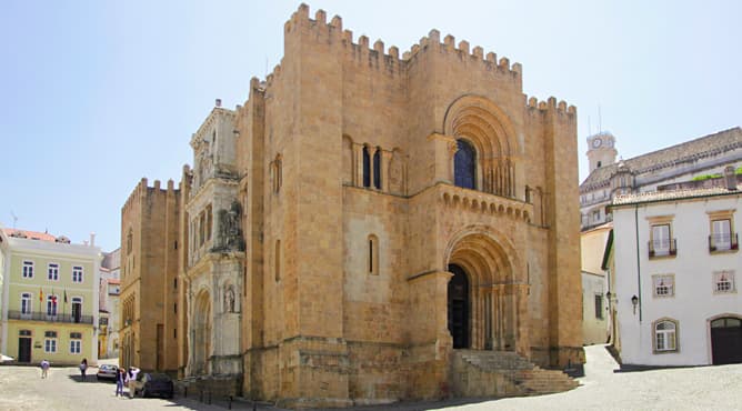 Place Sé Velha - Coimbra