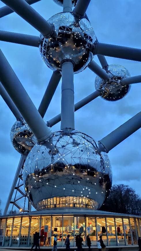 Lugar Atomium