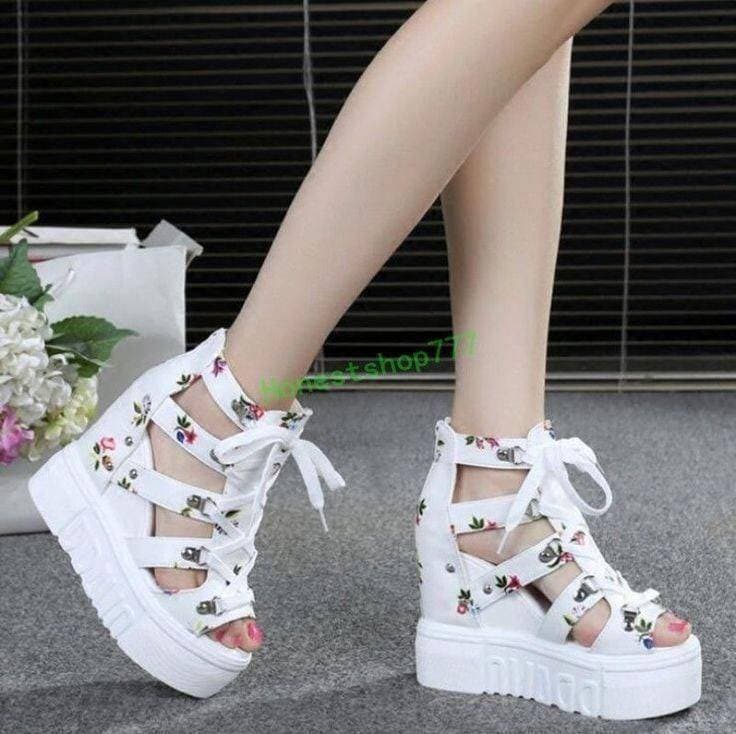 Moda White sandals