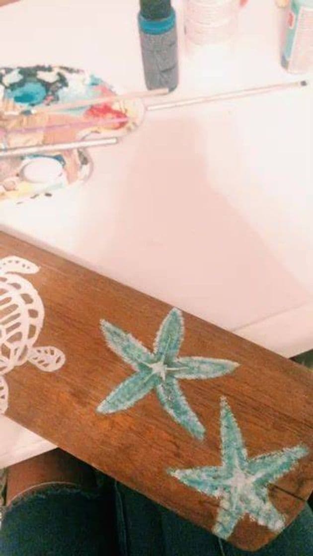 Moda Starfishes on a wooden board