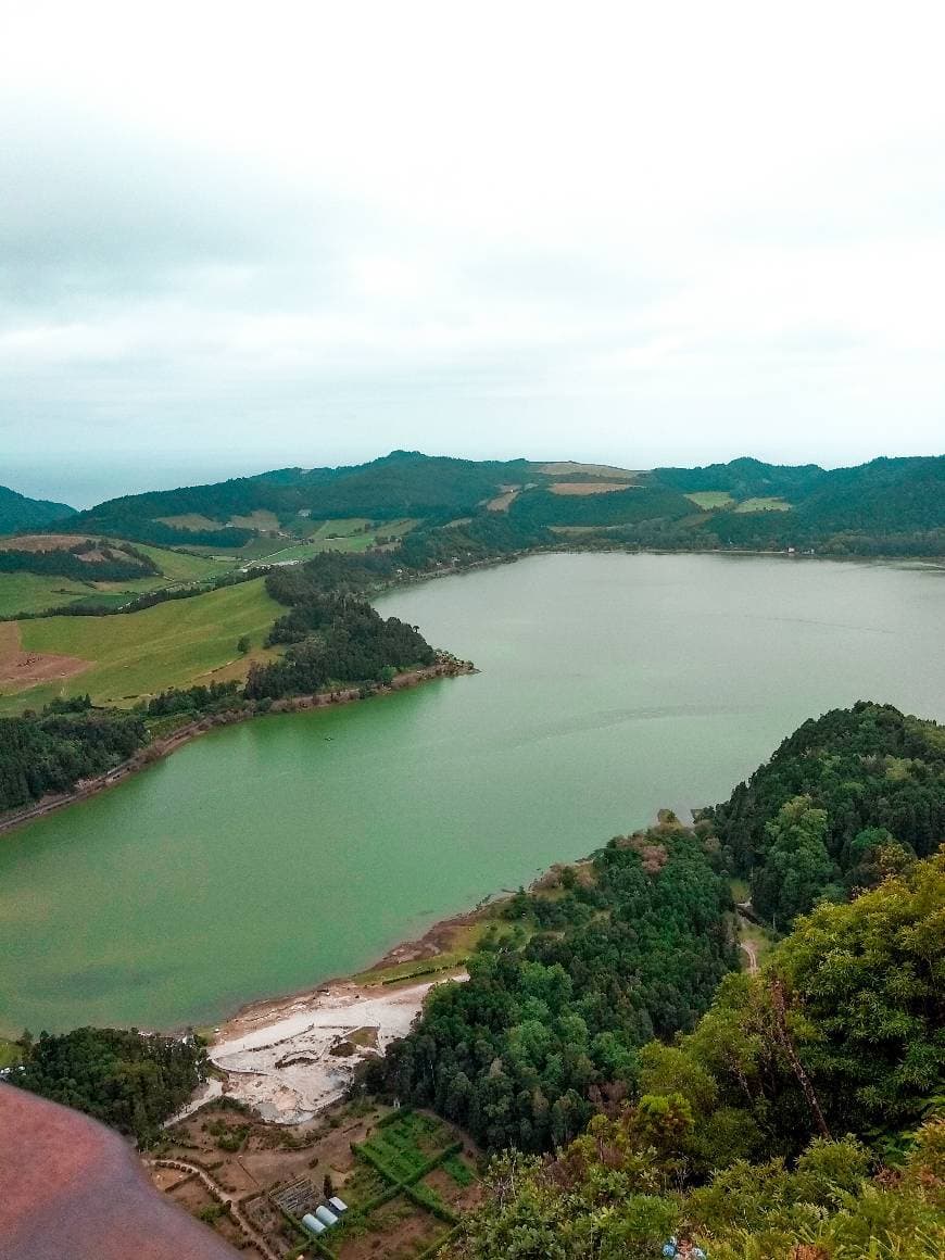 Place Furnas Lake