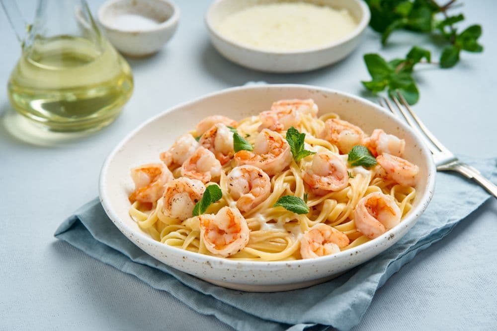 Fashion TAGLIATELLE COM CAMARÃO E MOLHO ALFREDO