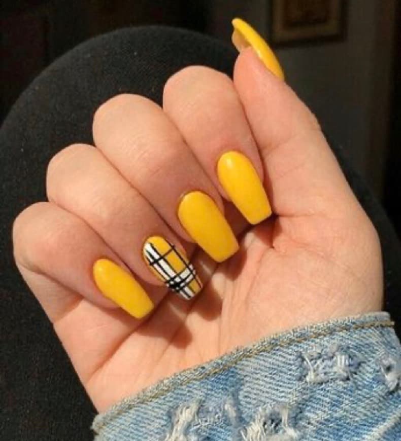 Moda Unhas amarelas 