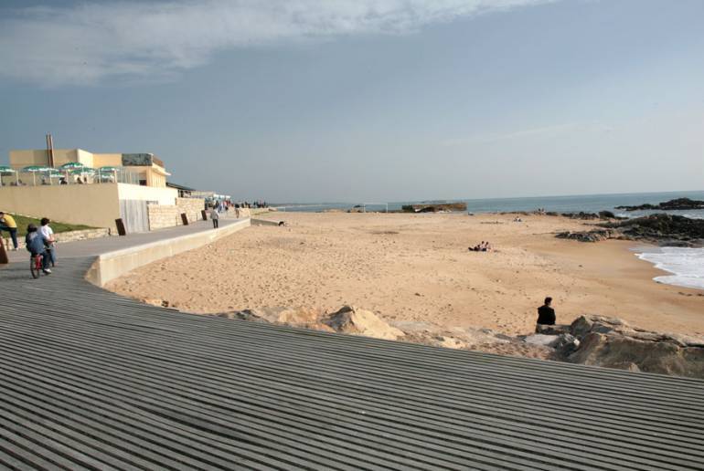 Lugar Praia do Castelo do Queijo