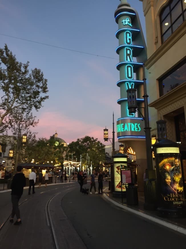 Place Pacific Theatres at The Grove