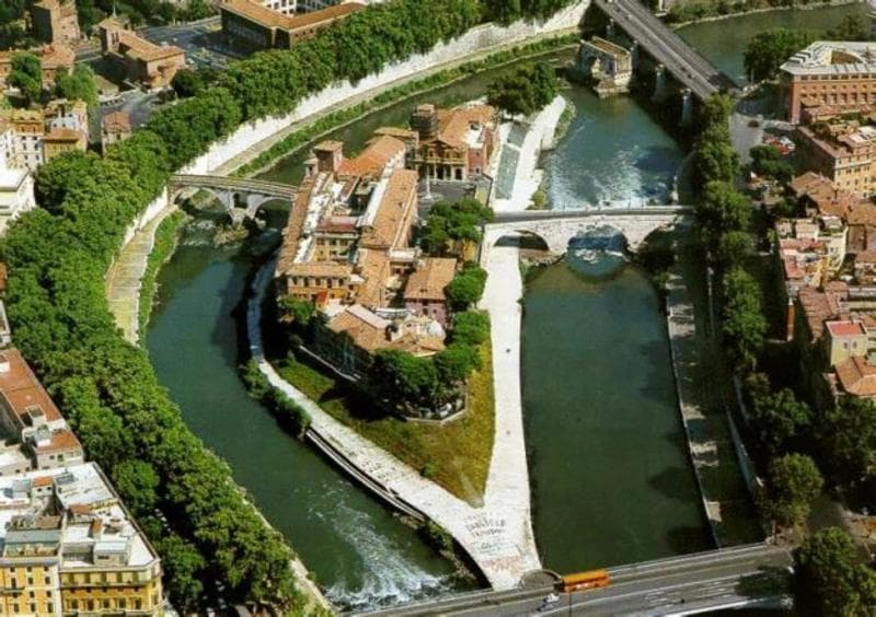 Place Tiber Island