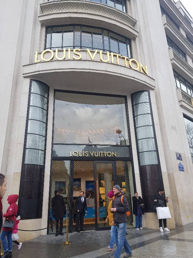 Place Louis Vuitton Maison Champs Élysées