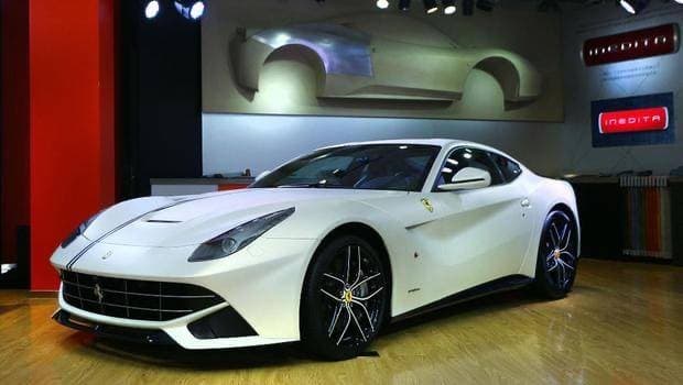 Moda Ferrari F12 