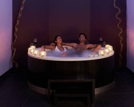 Fashion he Vine Hotel 5* | Acesso Spa Ilimitado & Massagem Relax Cor