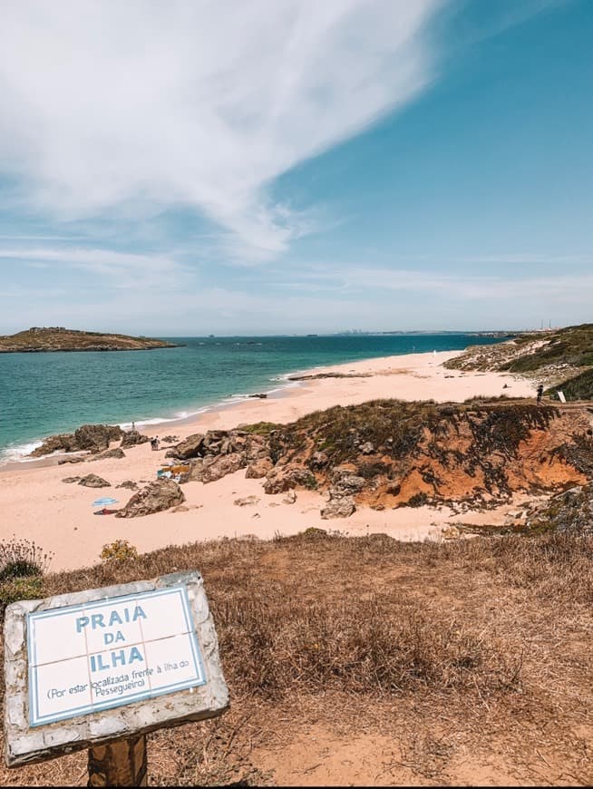 Place Praia da Ilha do Pessegueiro