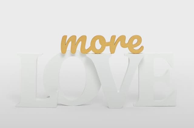 Product letras “love more”