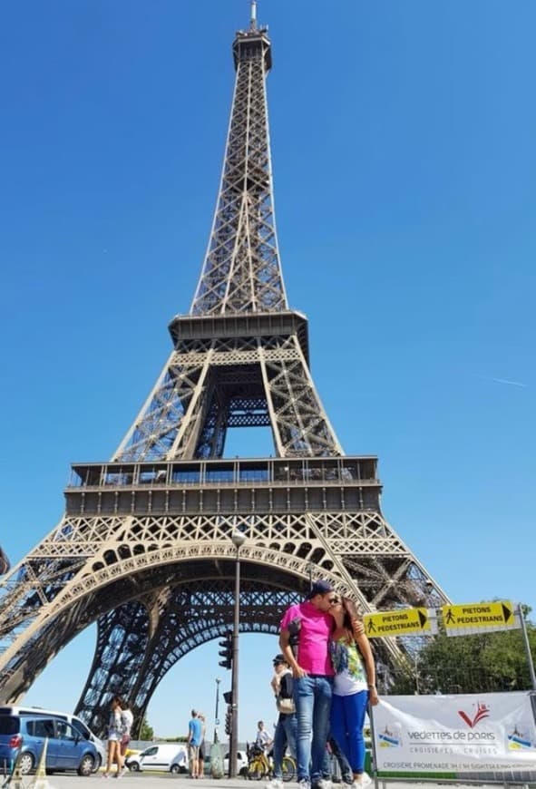 Place Torre Eiffel