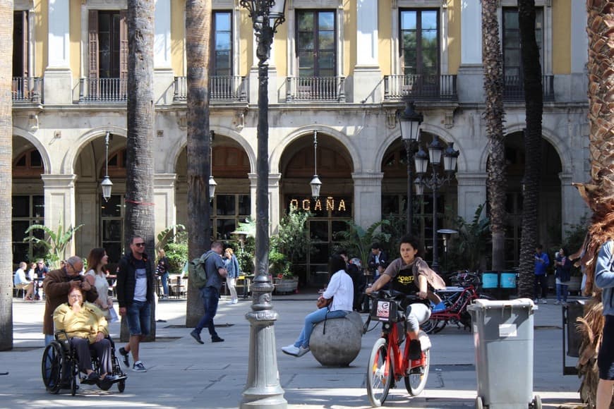 Place Plaça Reial