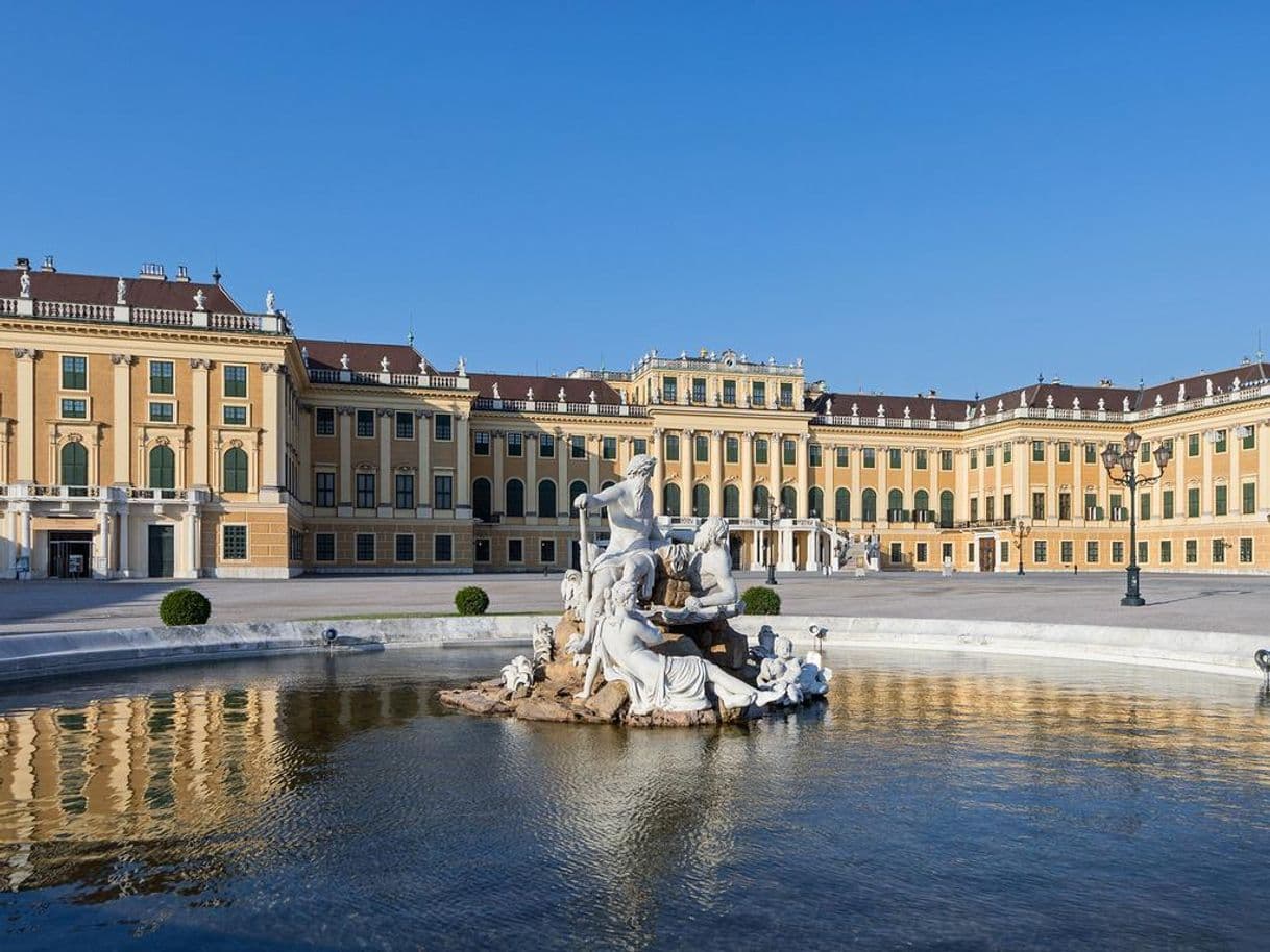 Place Schönbrunn Palace