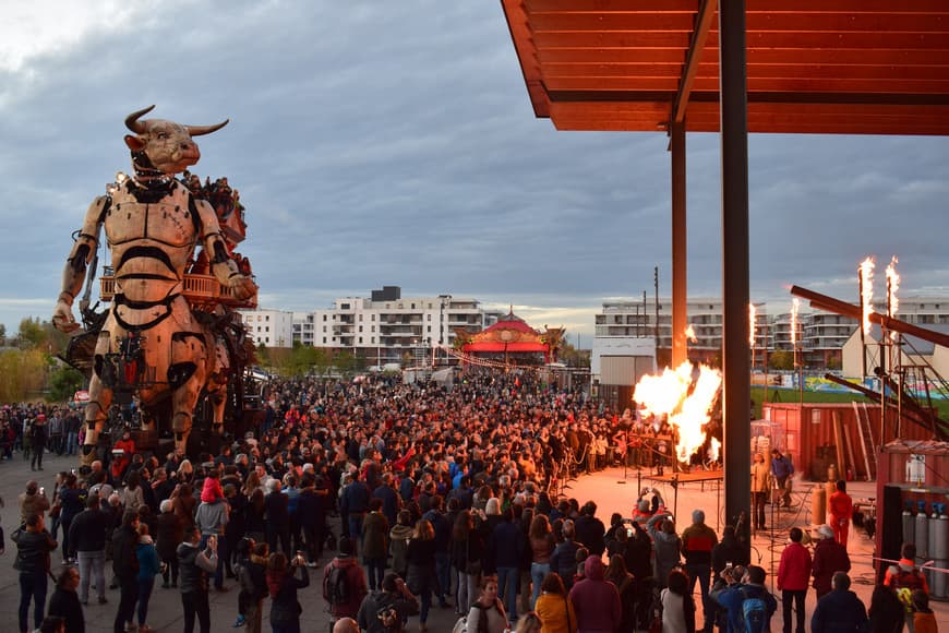 Place Halle de La Machine