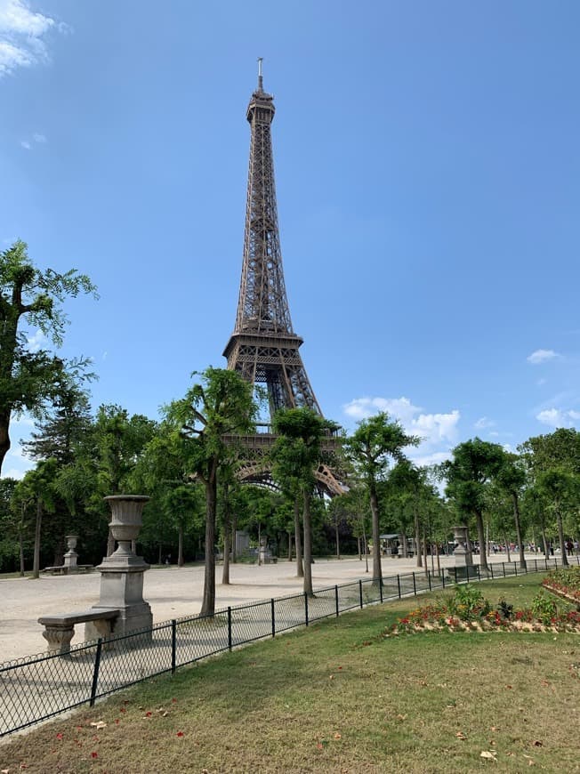 Place Torre Eiffel