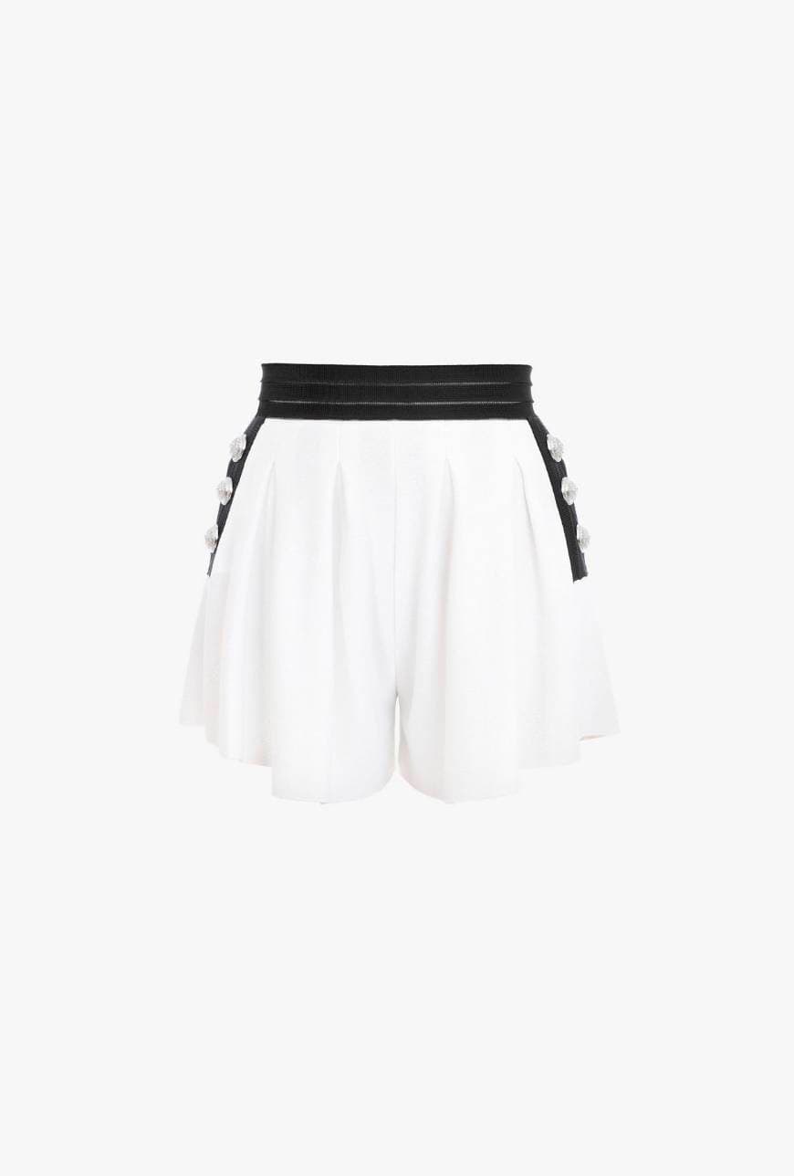 Producto White and black high-waisted knit shorts with silver-tone bu