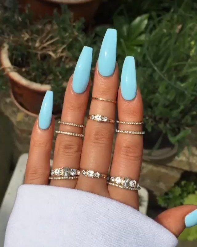 Moda Baby blue nails 