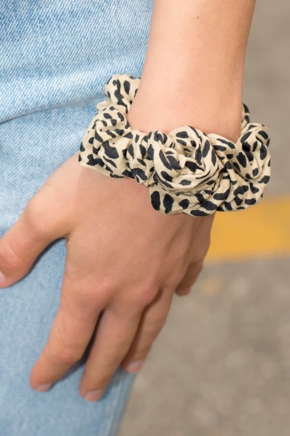 Fashion brandy melville leopard print scrunchie