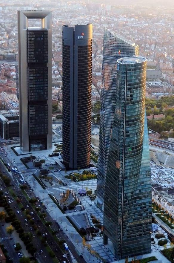 Place Cuatro Torres