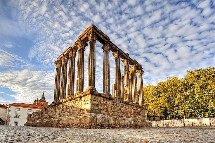 Place Templo romano de Évora