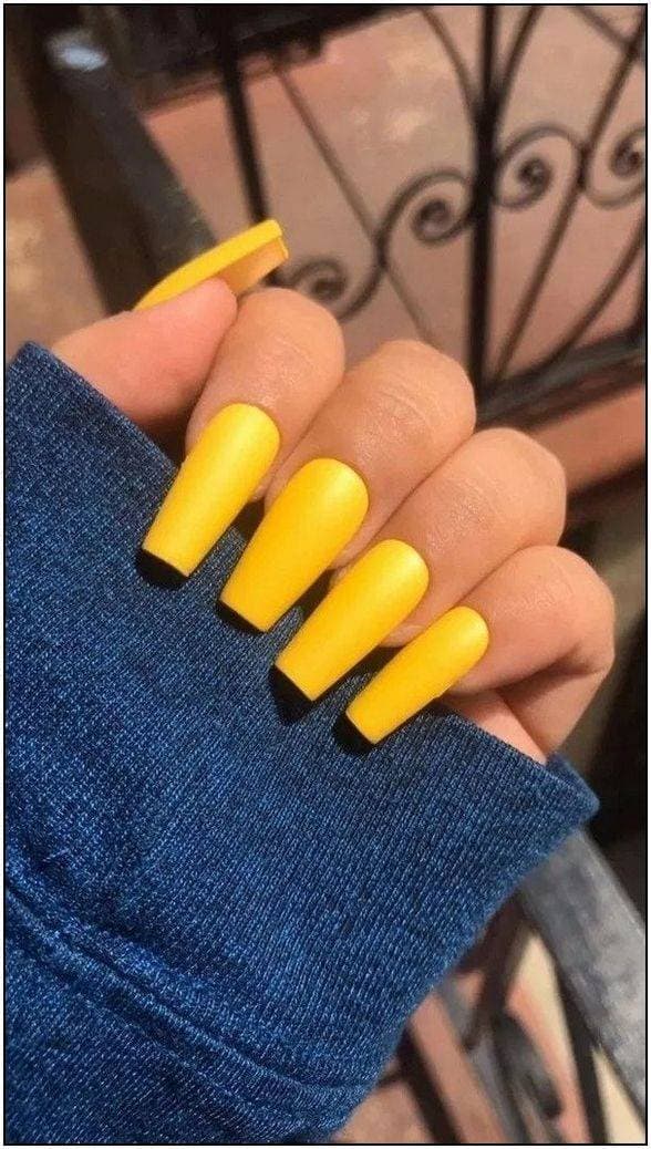 Moda Unhas amarelas