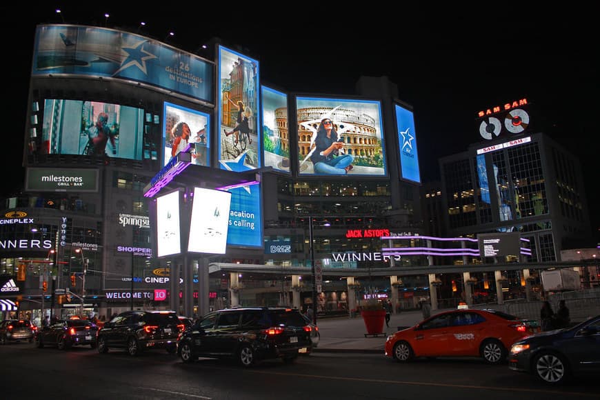 Place Dundas Square