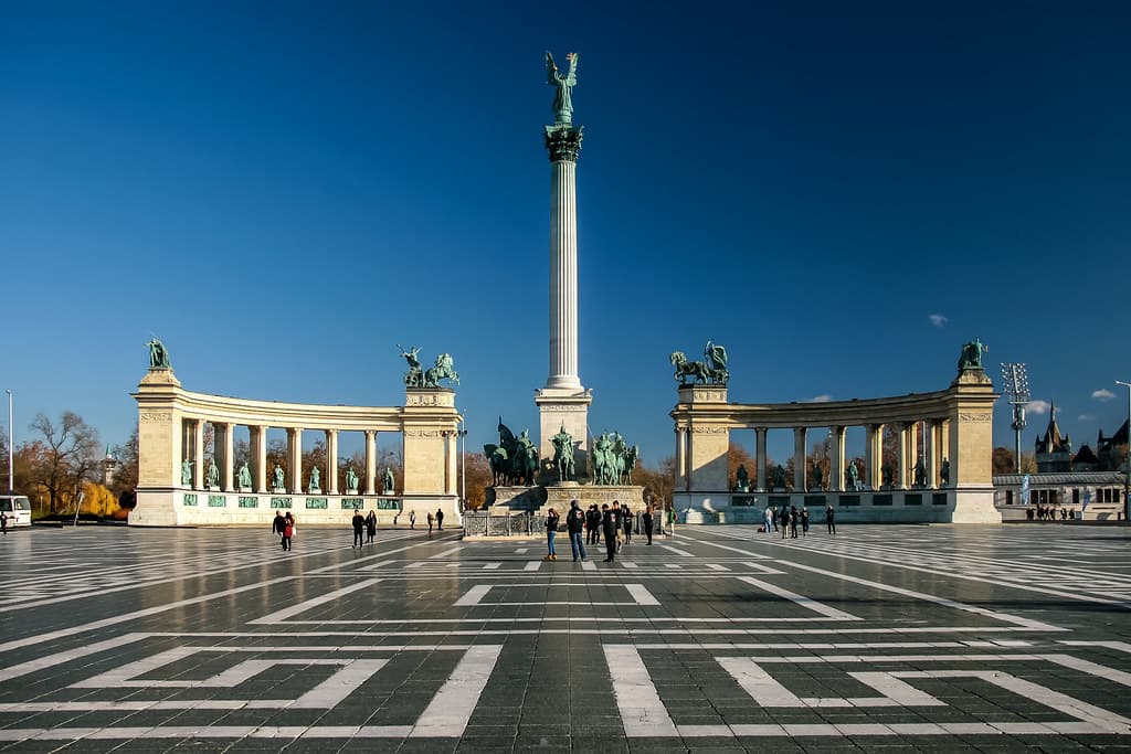 Lugar Plaza de los Héroes