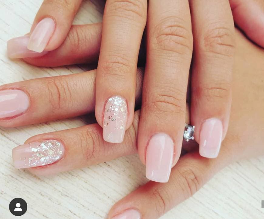 Moda Pink Nails