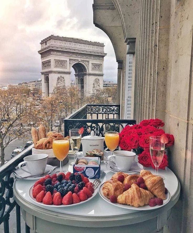 Fashion Breakfast 🍓🥂✨