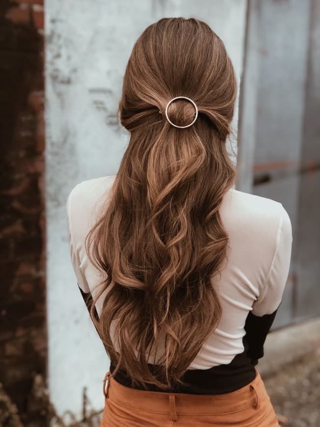 Moda Cabelo solto com gancho circular 