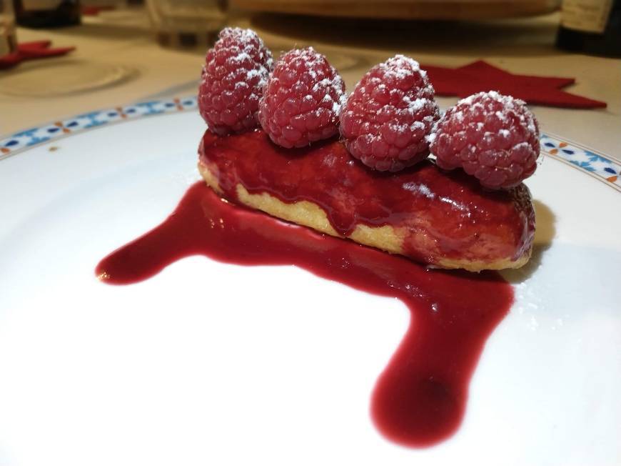 Restaurants Raspberry Éclair