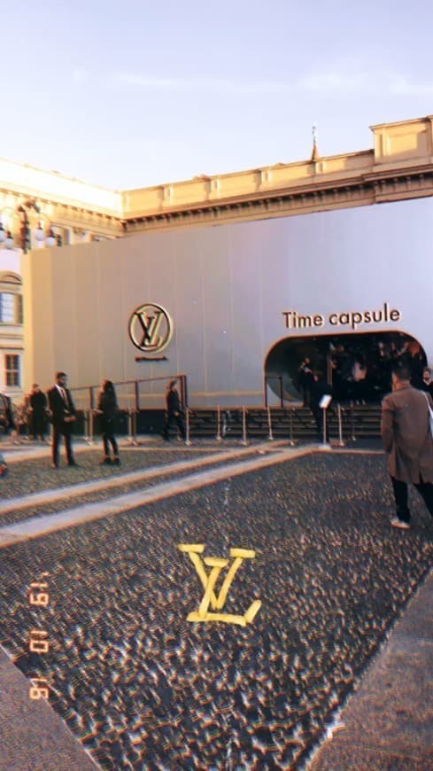 Lugar LOUIS VUITTON TIME CAPSULE EXHIBITION TORONTO