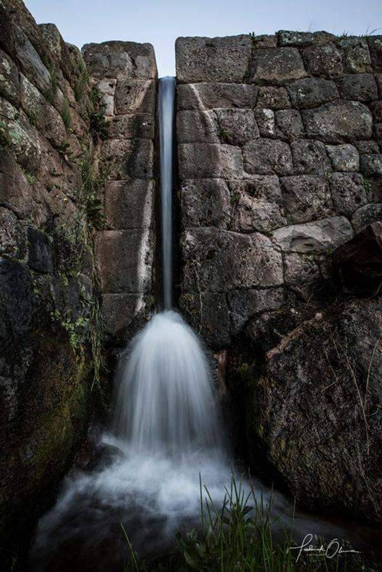 Moda Tipon un canto al agua.