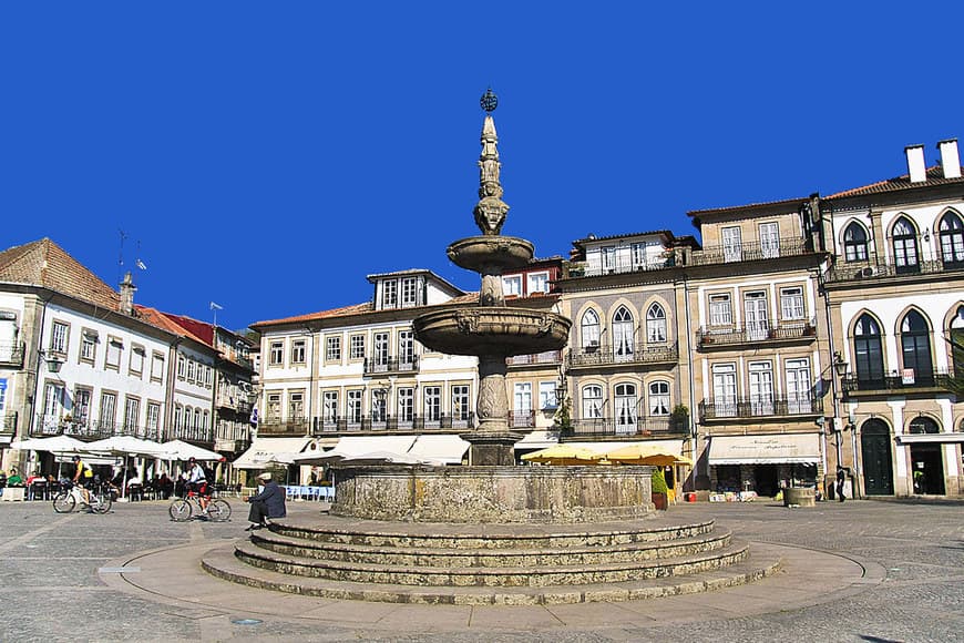 Lugar Largo de Camões