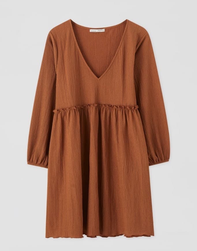 Moda Vestido com folho. Pull and Bear