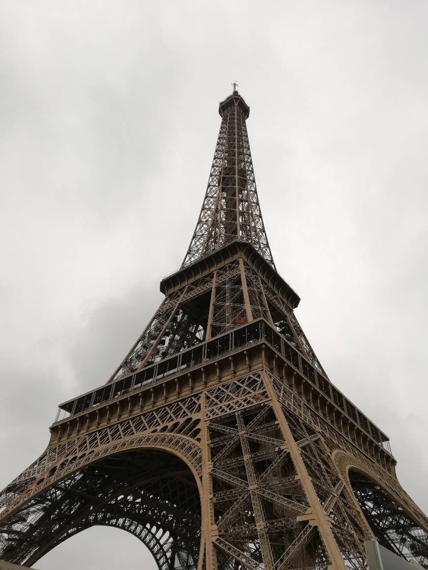 Place Torre Eiffel