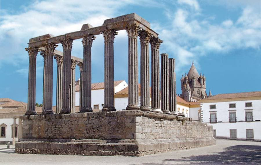 Place Templo romano de Évora