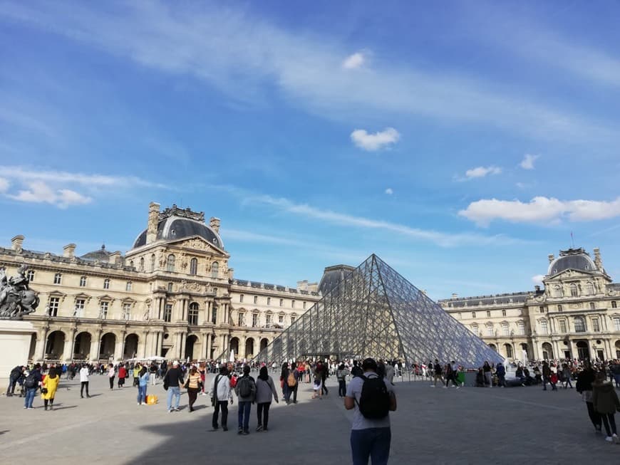 Place Museo del Louvre