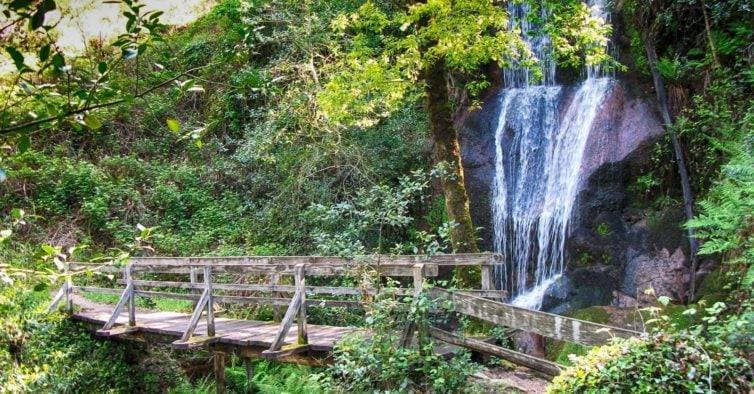 Lugar Cascata da Laja