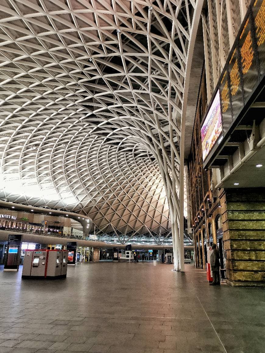 Place The Harry Potter Shop at Platform 9¾