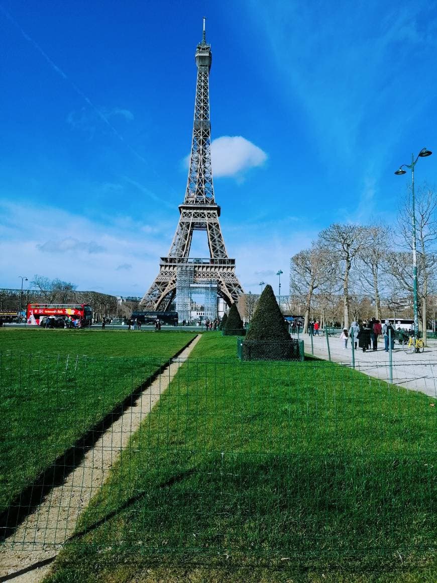 Lugar Eiffel Tower