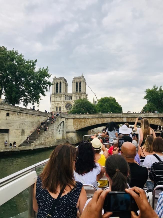 Place Catedral de Notre Dame